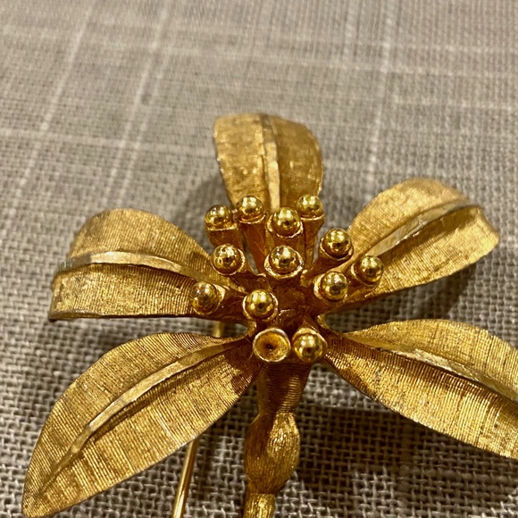 AP9-Large Vintage BSK Gold Lily Bloom Figural Brooch - Picture 6 of 12